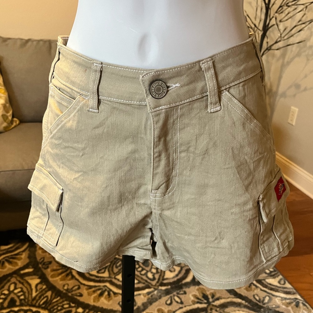 Dickies Brand khaki cargo type shorts